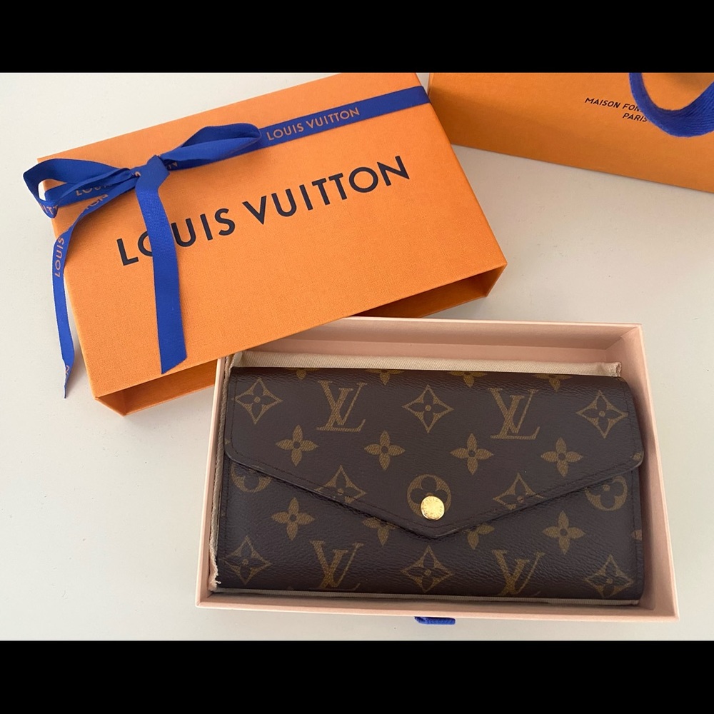 Authentic Louis Vuitton Sarah Wallet